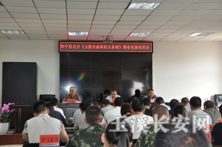玉溪市華寧縣最新招聘信息深度解析與全方位分析，特性、體驗(yàn)、競(jìng)爭(zhēng)對(duì)比及目標(biāo)用戶(hù)群體探討